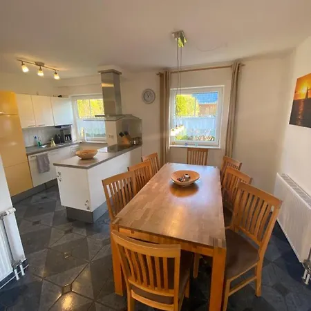 Feriehus Strandhaus Altglowe - Perfekt Fuer 8 Gaeste! #ferienhausaltglowe #monteurhaus#handwerkerhaus# Glowe